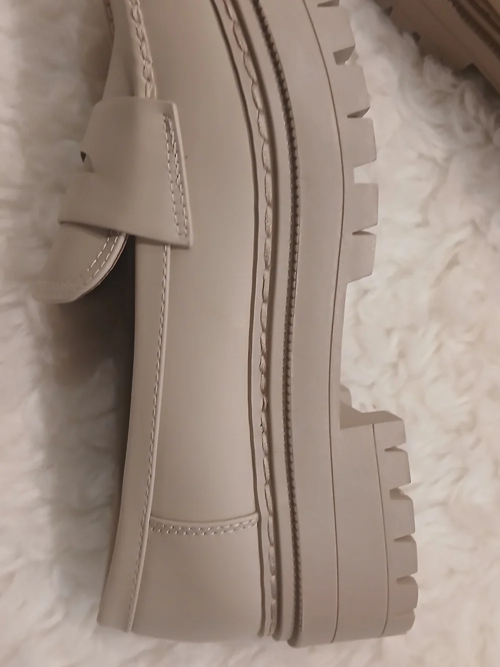 Soda Taupe Lug-Sole Penny Loafers Size 7.5 Women's